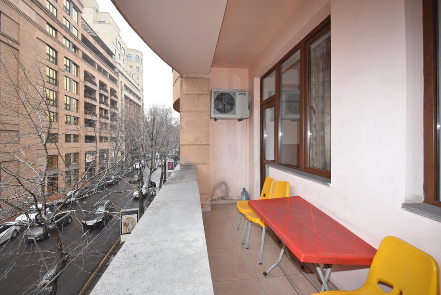 Armenak Apartment in Aram str Jerevan Buitenkant foto